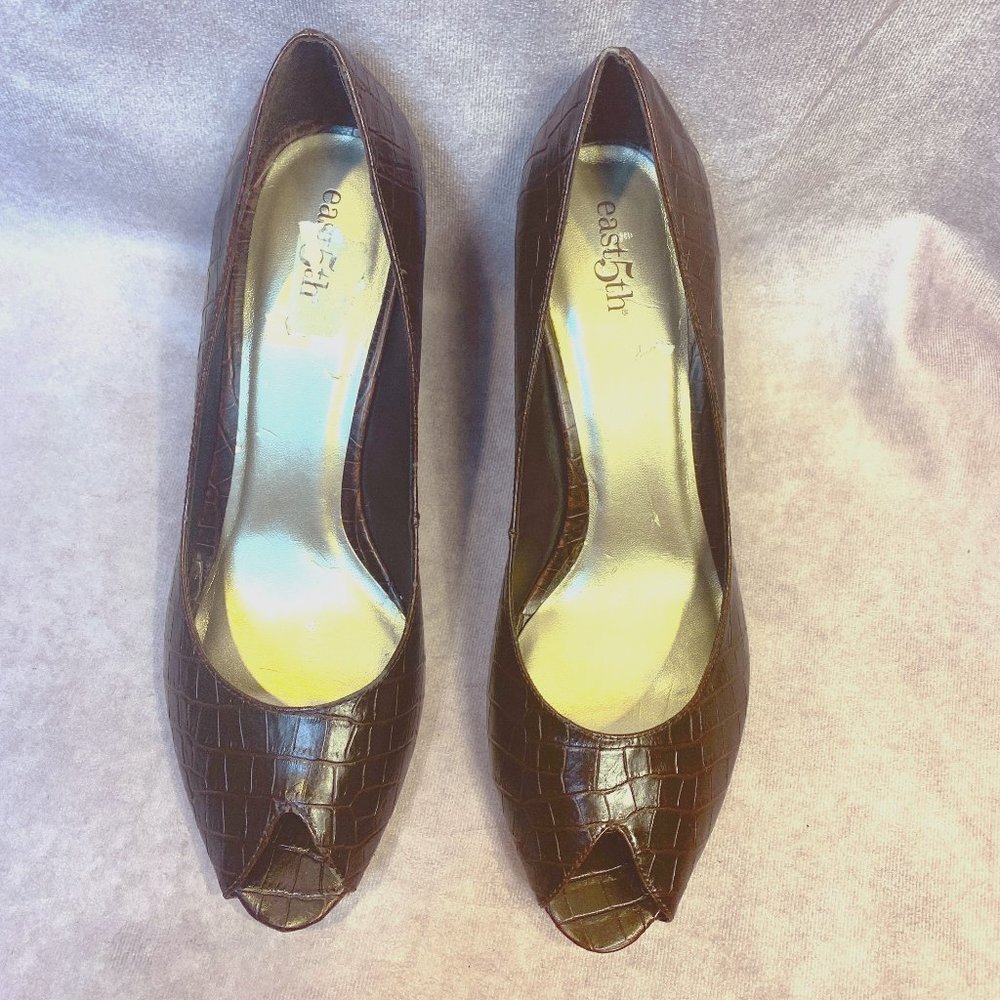 East 5th Classic Crocodile Print Peep Toe Pump